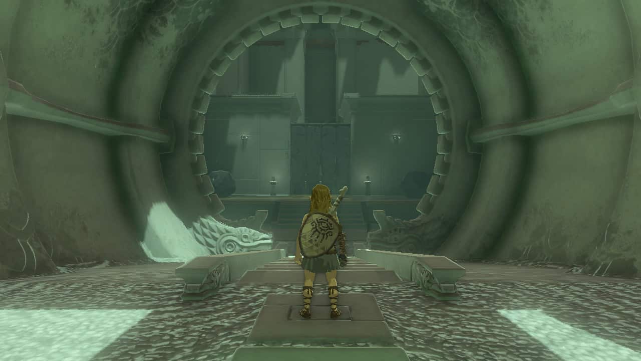 Tears of the Kingdom In-isa Shrine: Link standing at the entrance to a shrine.