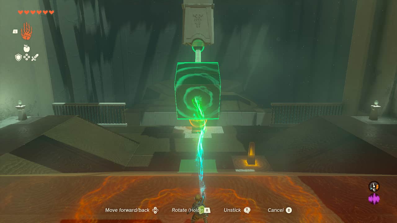 Tears of the Kingdom Kamatukis Shrine: Link using Ultrahand to pull a pendulum upwards.