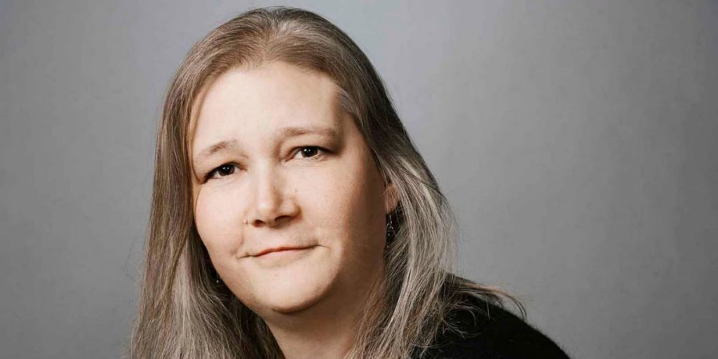 Amy Hennig receiving Lifetime Achievement Award at GDC 2019