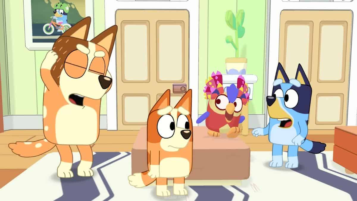 Bluey-The-Video-Game-Family-watching-Dancing-Owl