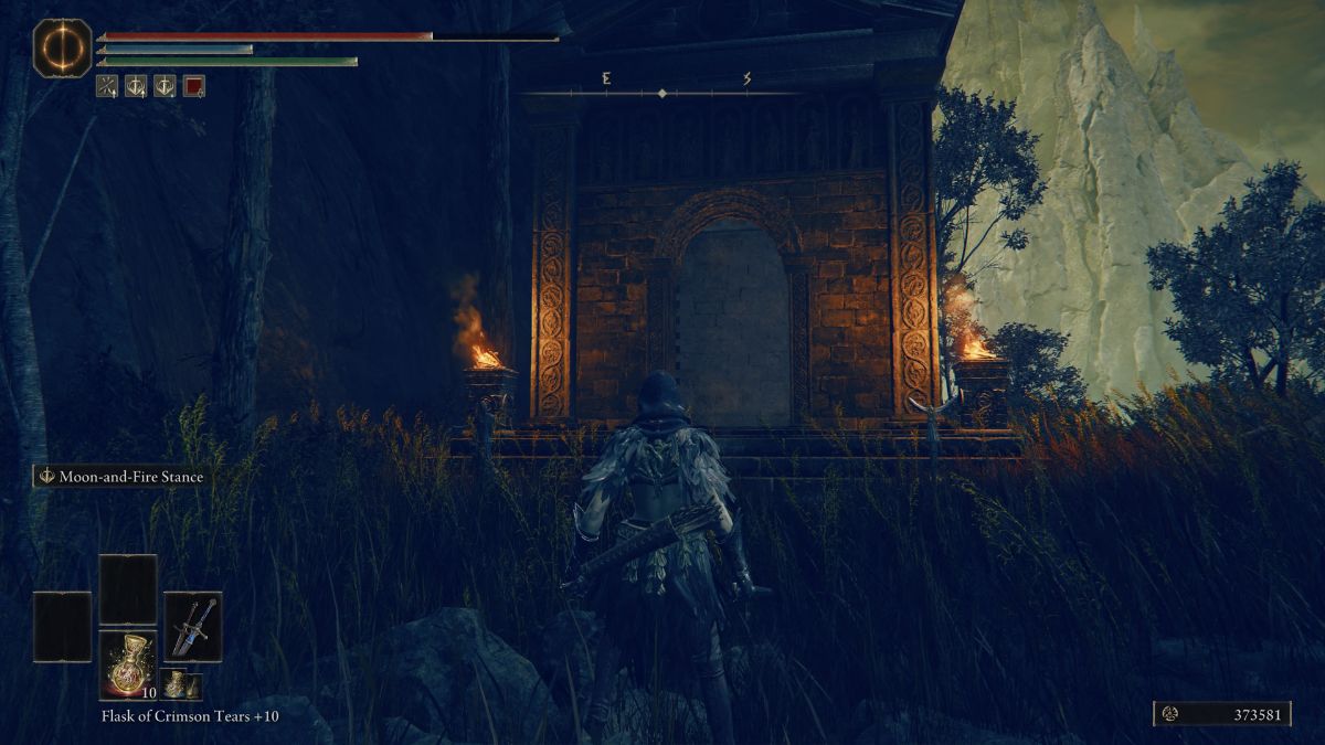 Elden Ring Shadow of the Erdtree Rakshasa's Great Katana - Player in front of mausoleum