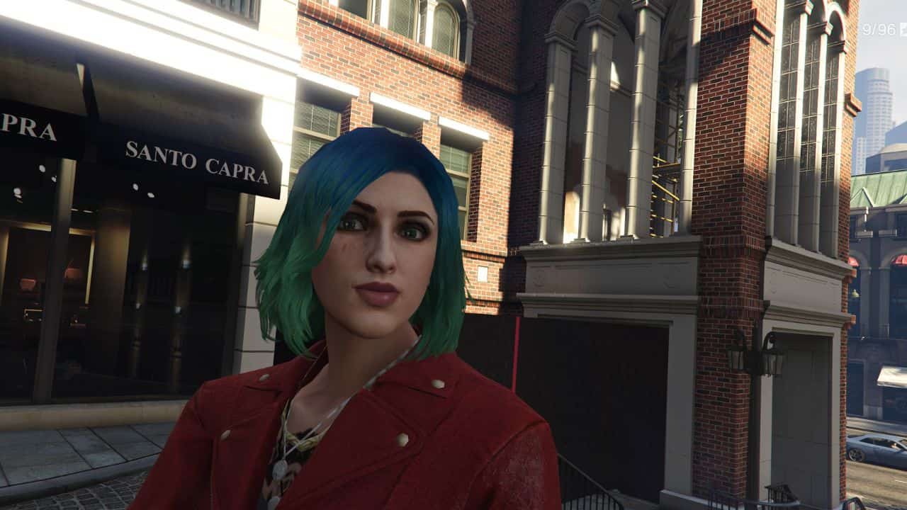 GTA Online photograph a poodle: Player taking a selfie in shopping district