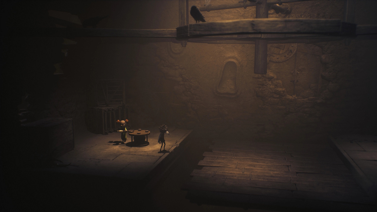 Low and Alone explore a shadowy workshop with crows watching from above in Little Nightmares 3