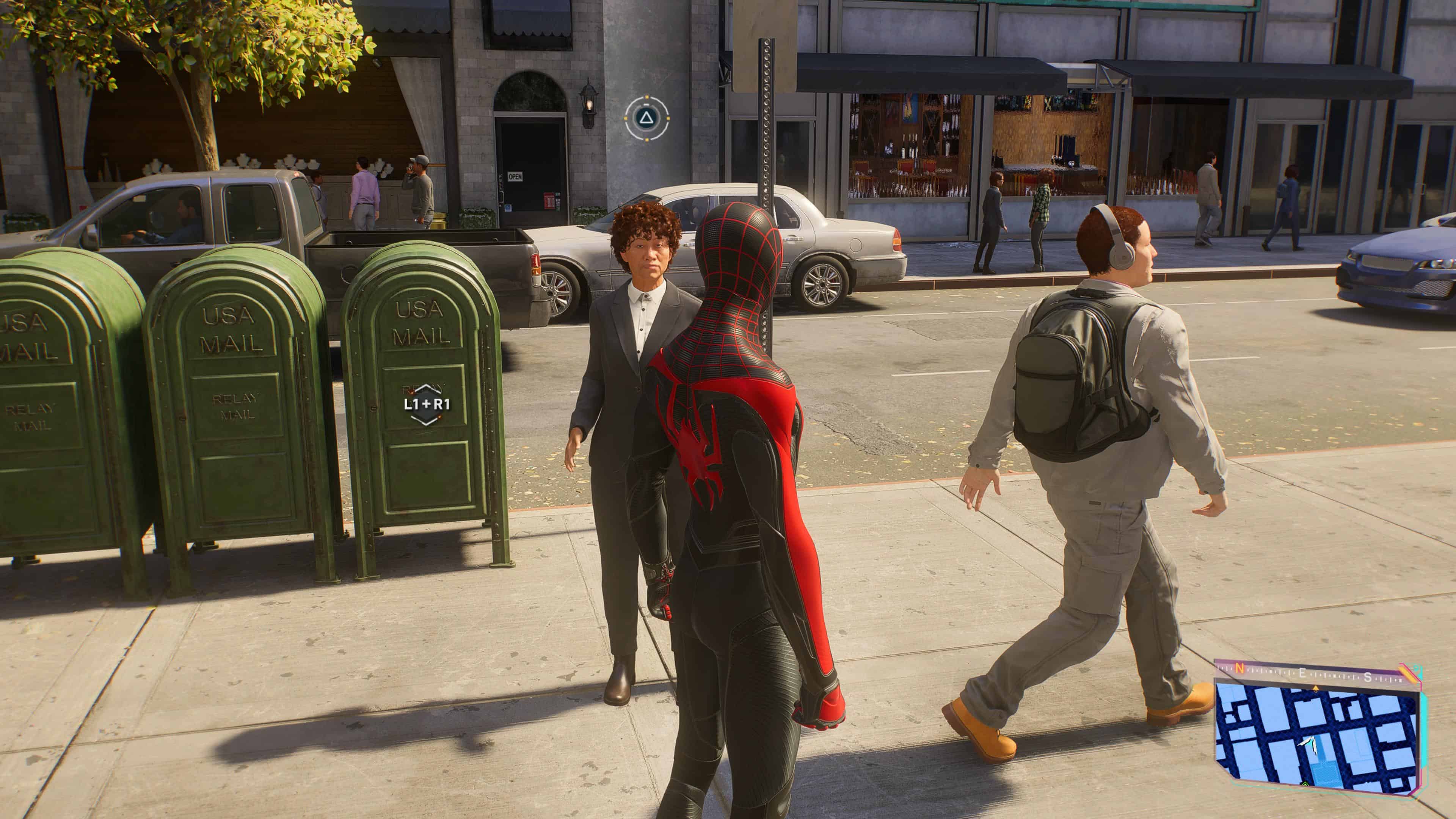 Spider-Man 2 screenshot shows miles greeting a citizen