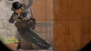 A man wearing a hat peeks in a CS2.