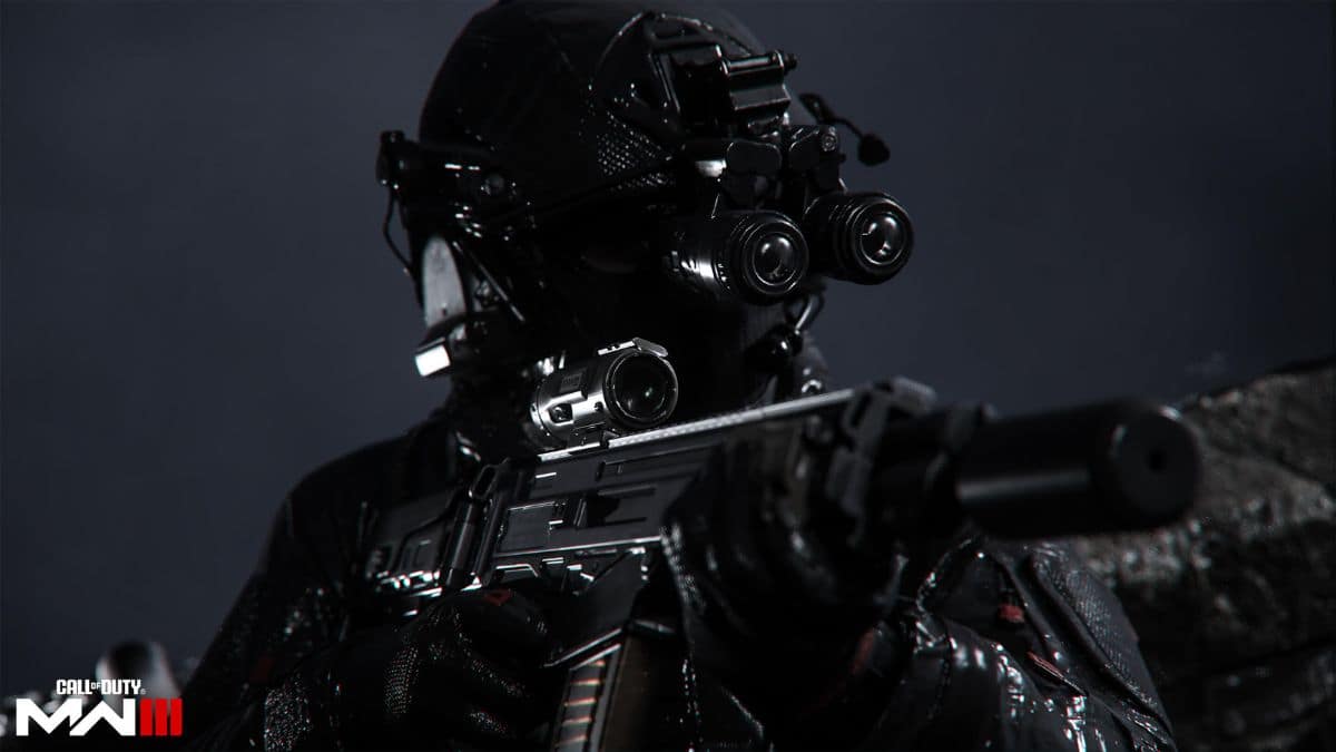 A soldier in the popular game MW3 is holding a gun on a dark background.