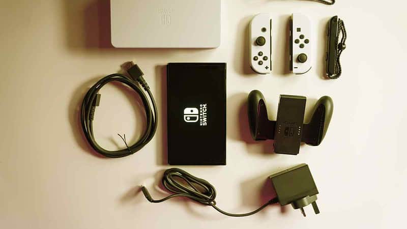 Tips you need to know before buying a Nintendo Switch this holiday season.