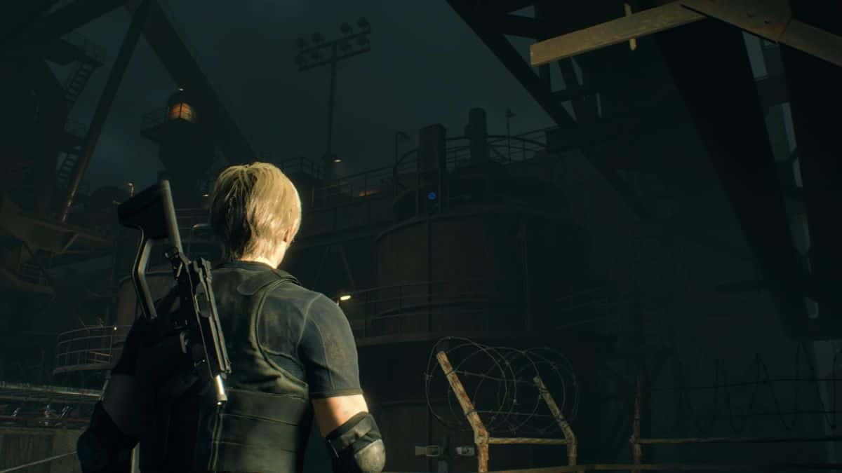 Resident Evil 4 Remake, Leon finds the fifth cargo depot blue medallion