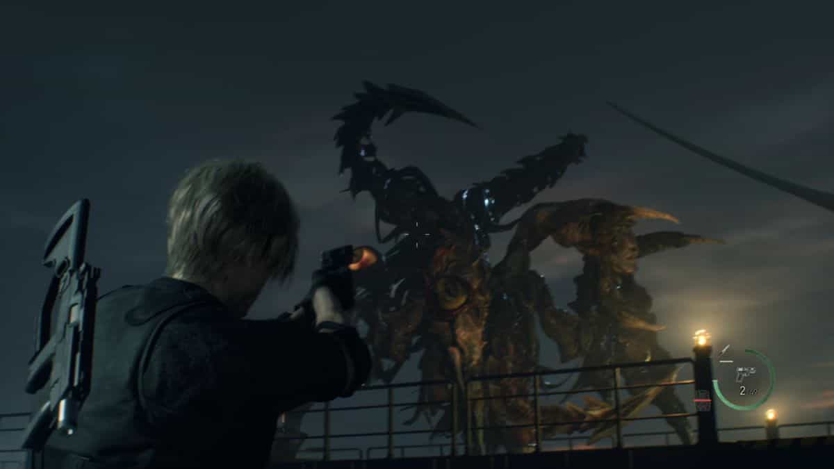 Resident Evil 4 Remake Saddler fight - Leon aims at the large eyes on Saddler's mutated body