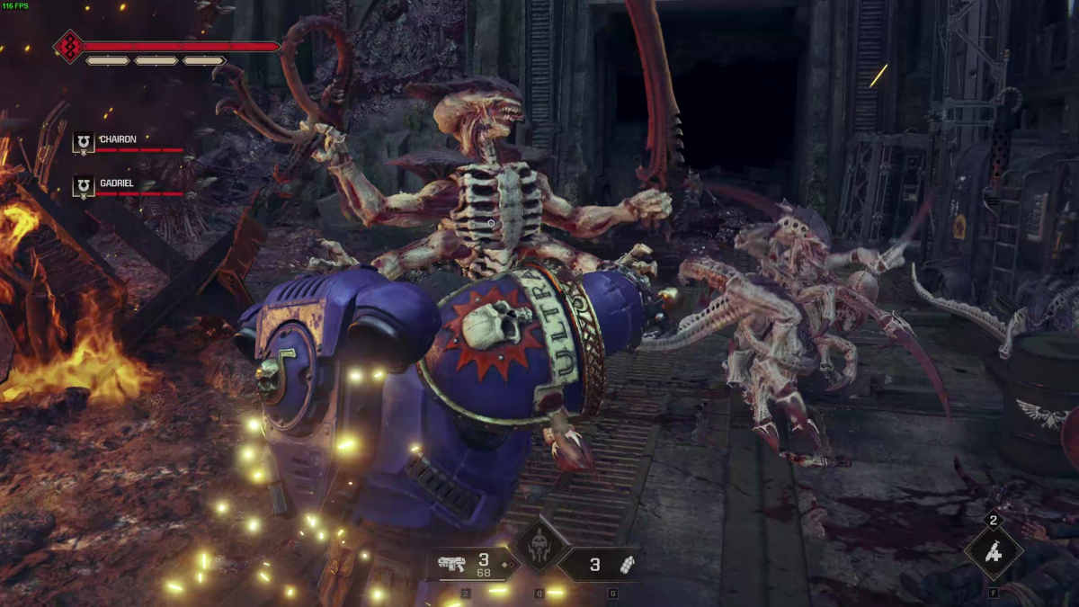 Fighting a Tyranid Warrior in Space Marine 2.