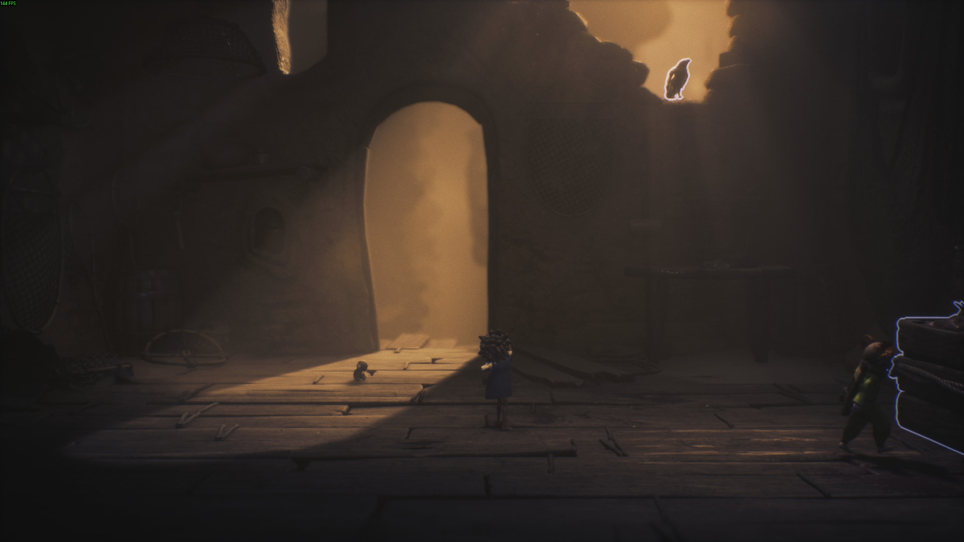 A glowing crow rests above a doorway in Little Nightmares 3 Necropolis