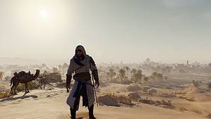 AC Mirage how to upgrade oufits: Basim in the desert wearing his robes.