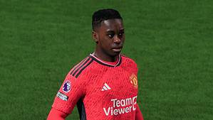 fc-24-triple-threat-wingback-evolution-wan-bissaka