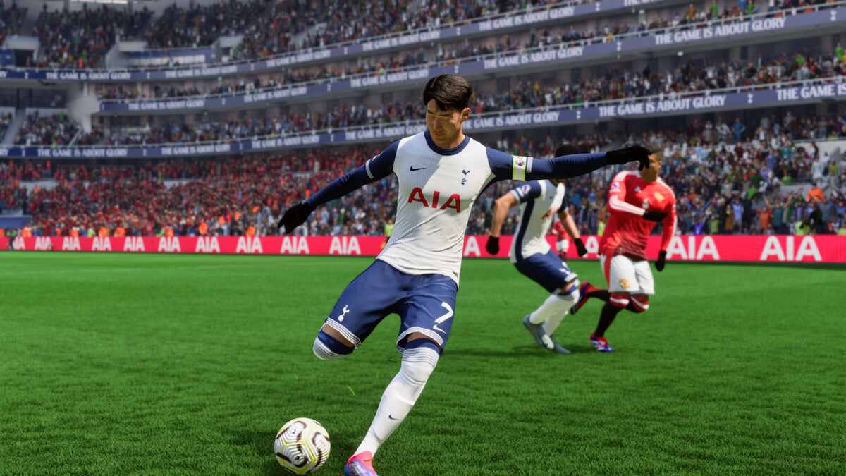 FC 25 best Asian players: Son Heung-min preparing to take a shot for Tottenham.