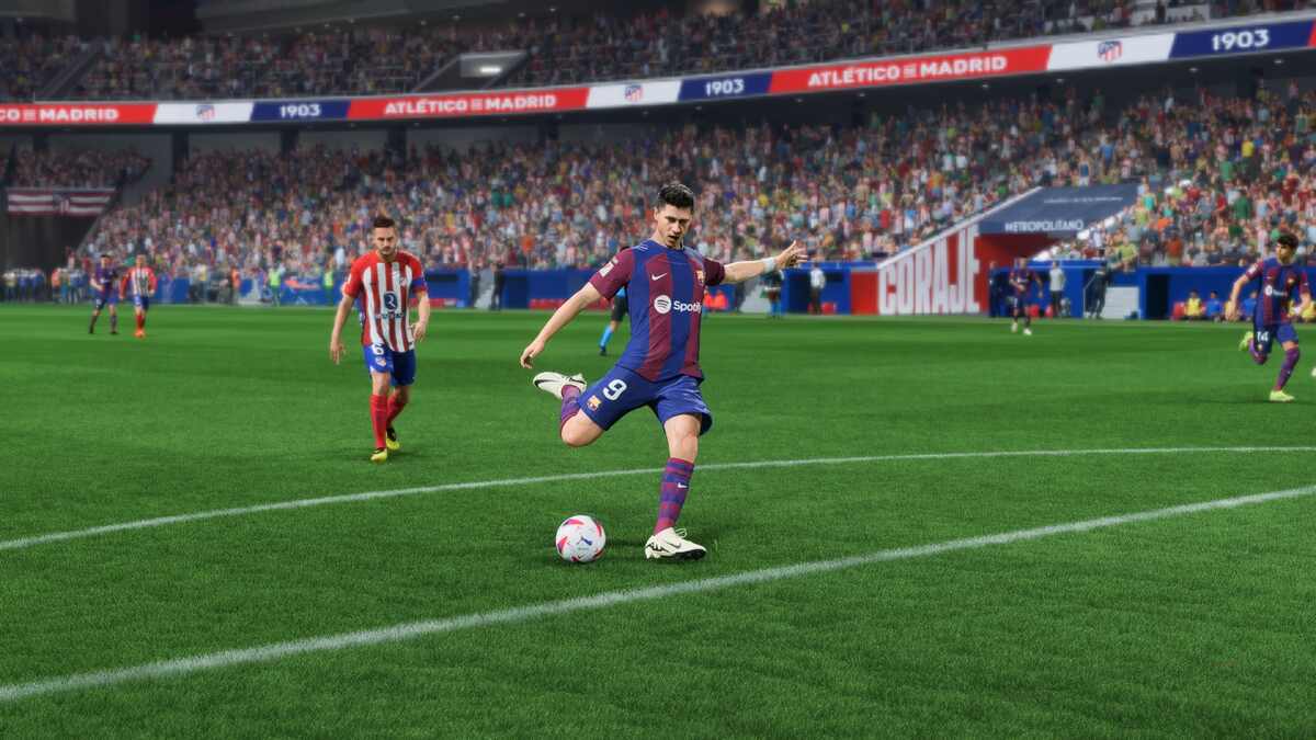 FC 25 best La Liga players: Lewandowski shooting for Barcelona against Athletico Madrid.