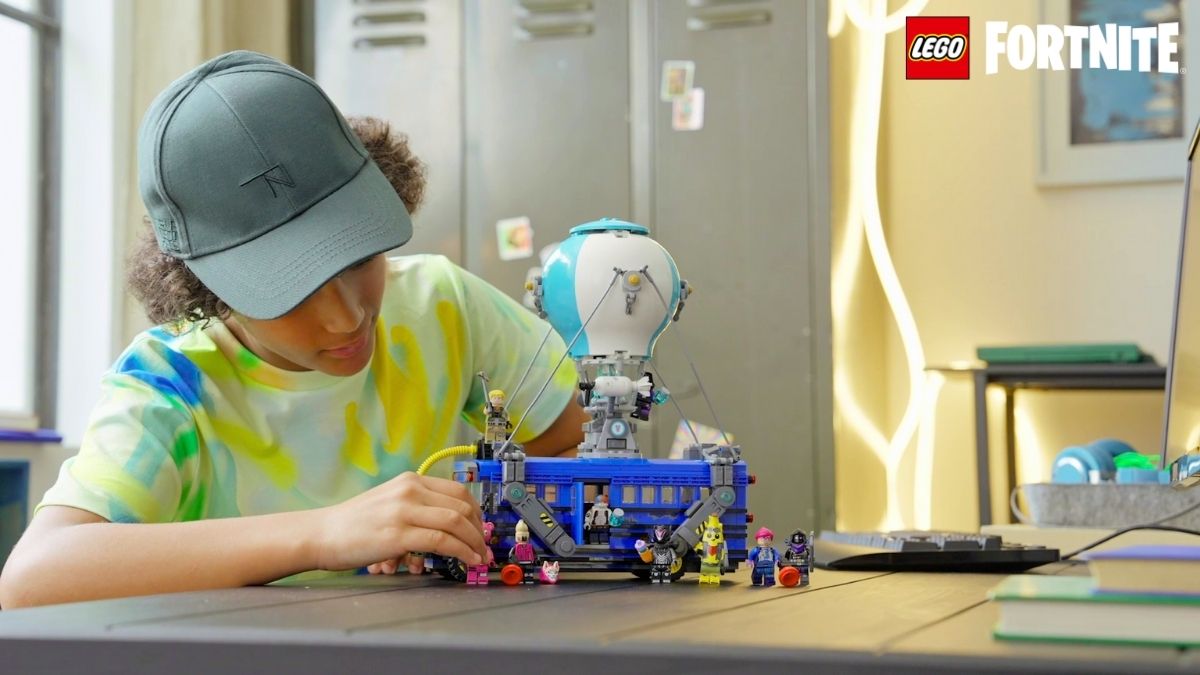 LEGO Fortnite Battle Bus Set