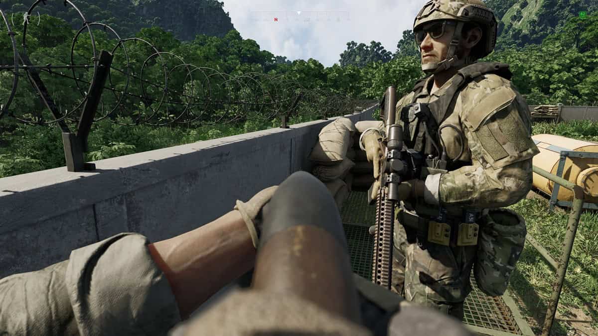 A player aims with the M870.