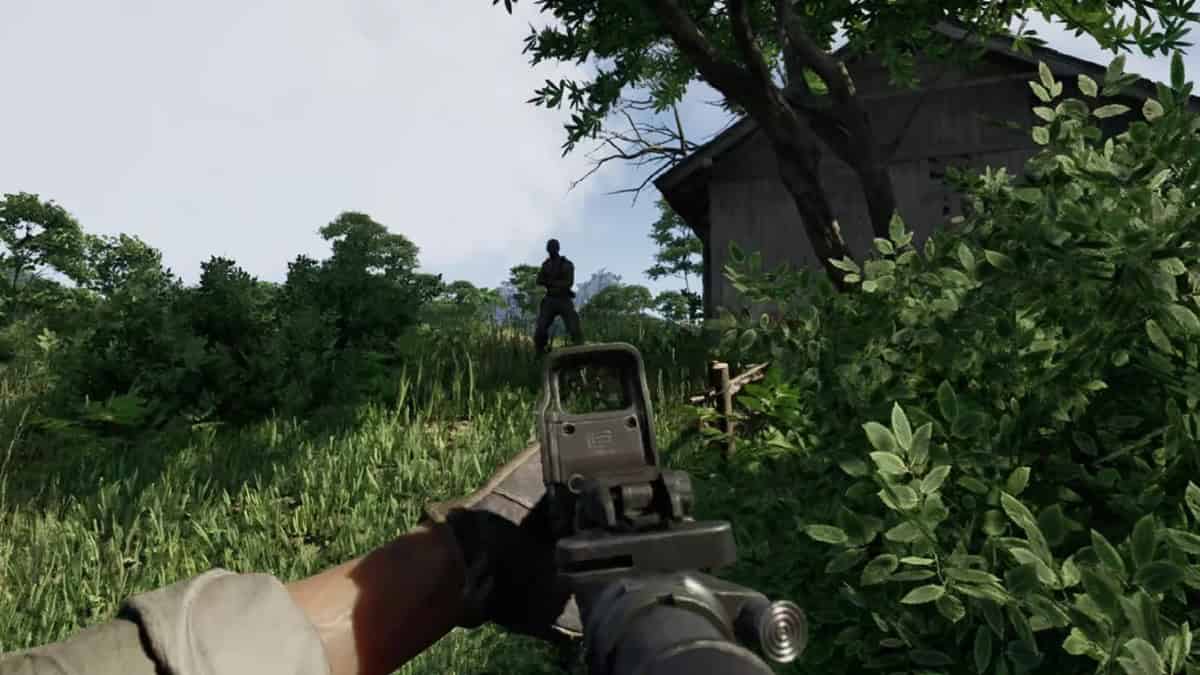 Gray Zone Warfare weapon list: A player aims at an enemy.