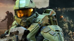 Halo 5 Master Chief standing next to him aiming a gun at Locke