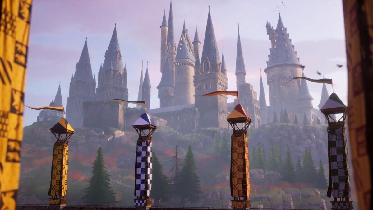 Harry Potter Quidditch Champions maps: The stands surrounding a quidditch pitch with Hogwarts Castle in the background.