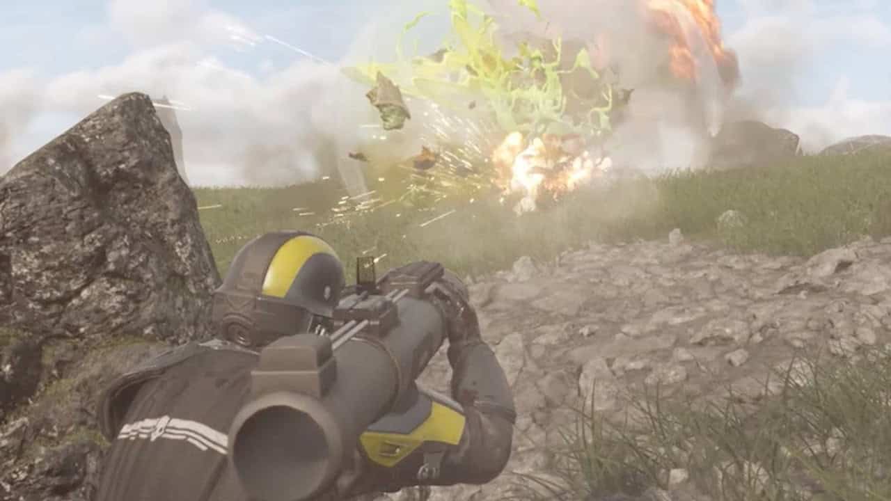 Helldivers 2 best stratagems: A player uses the Expendable Anti-Tank against a Bile Spewer in the game. Image captured by VideoGamer.