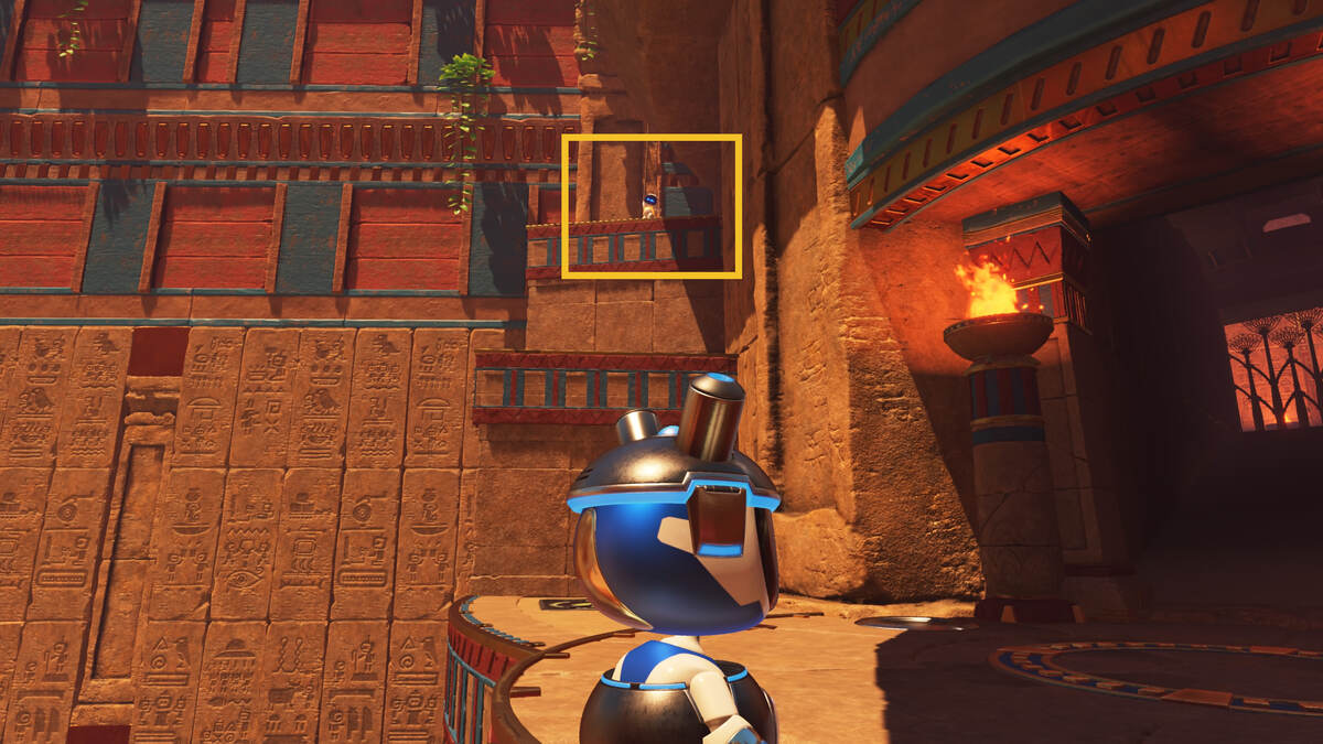 Astro Bot Hieroglitch Pyramid: Astro exploring a pyramid.