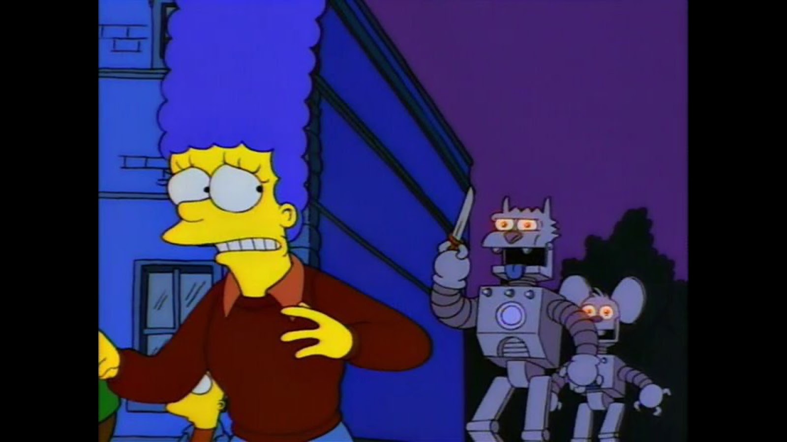 The Simpsons - Marge is chased by Itchy and Scratchy robots