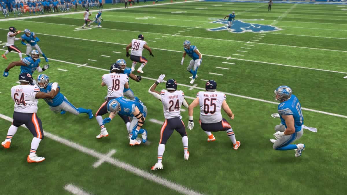 madden 24 best plays- football players on a field with grid markings.