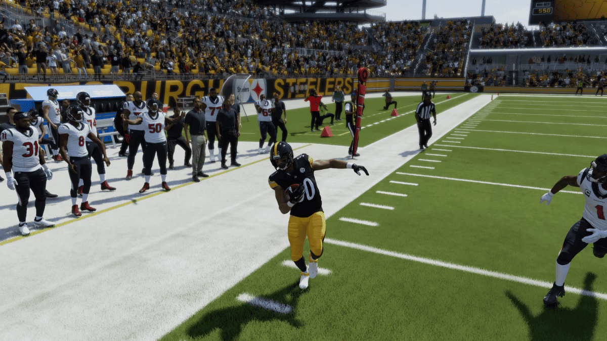 Pittsburgh Steelers NFL team faces off against the Cleveland Browns in a thrilling game of Madden 24, prepared for the Team of the Week 10.