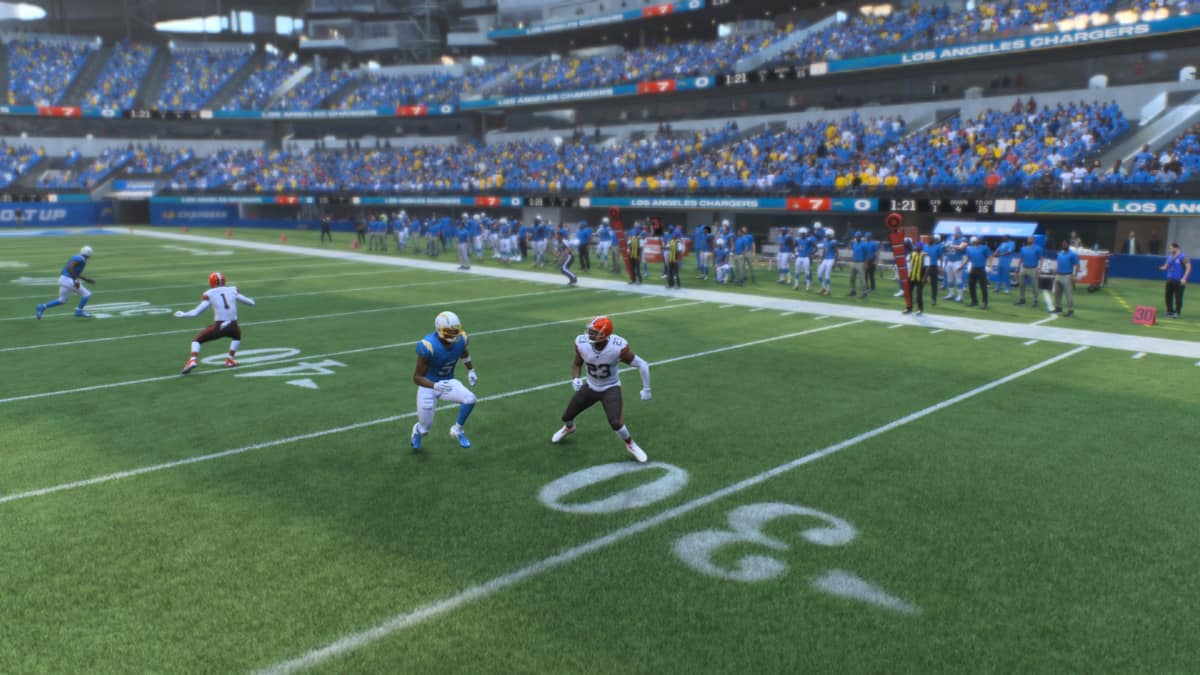 Madden 25 how to intercept: Cleveland Browns player tries to intercept in Madden 25