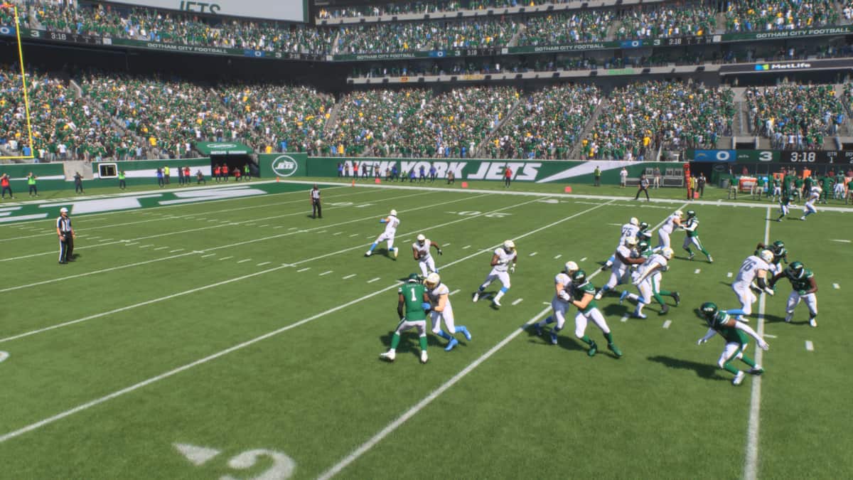 Madden 25 how to lateral pitch: Gus Edwards runs the ball