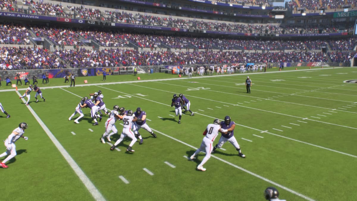 Madden 25 how to stiff arm: Derrick Henry takes the ball