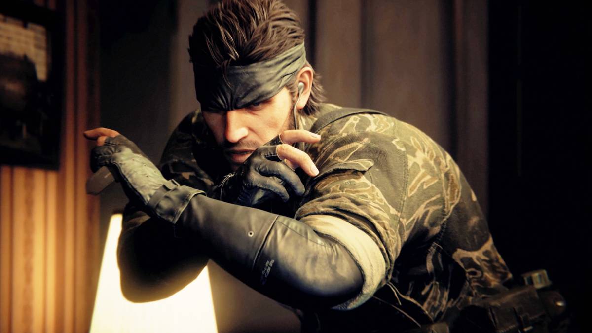 Metal Gear Solid Delta Snake Eater trophies: Snake holding a pistol and knife.