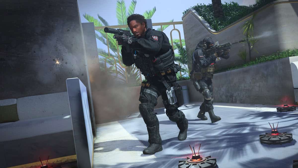 Two soldiers fight near mines dropped in the game.