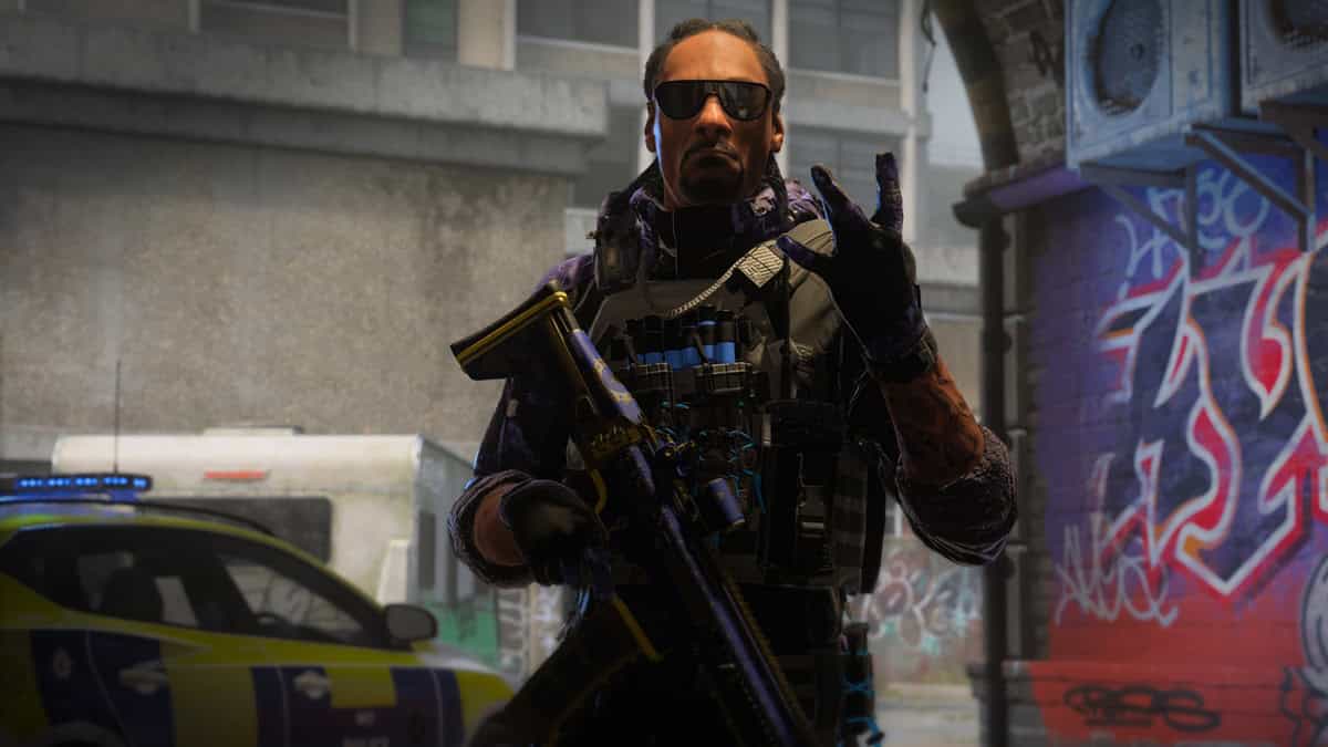Snoop Dogg wears tactical armor and shows a sign in the game.