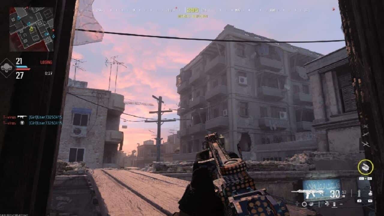 MW3 Season 1 pre load: A player surrounded by abandoned buildings.