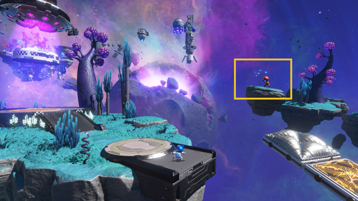 Astro Bot Orbital Blitz: Astro exploring a level in orbit.