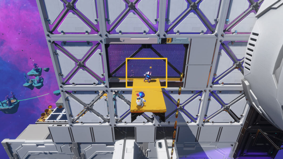 Astro Bot Orbital Blitz: Astro exploring a level in orbit.