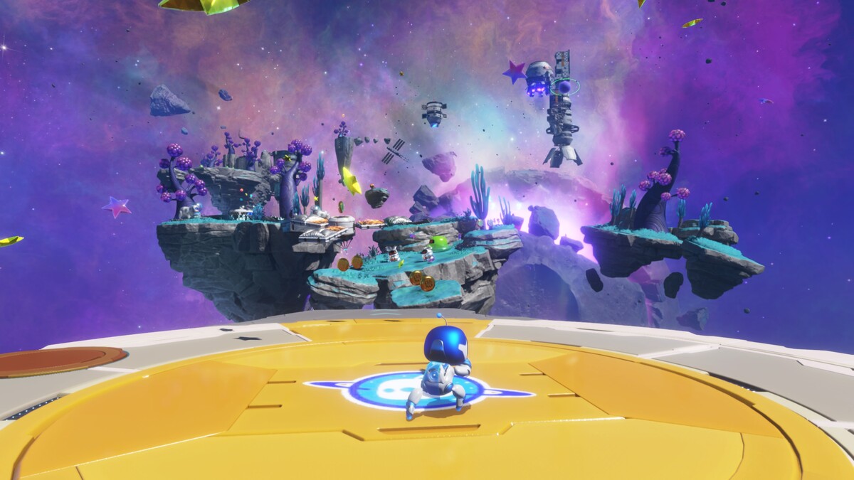 Astro Bot Orbital Blitz: Astro exploring a level in orbit.