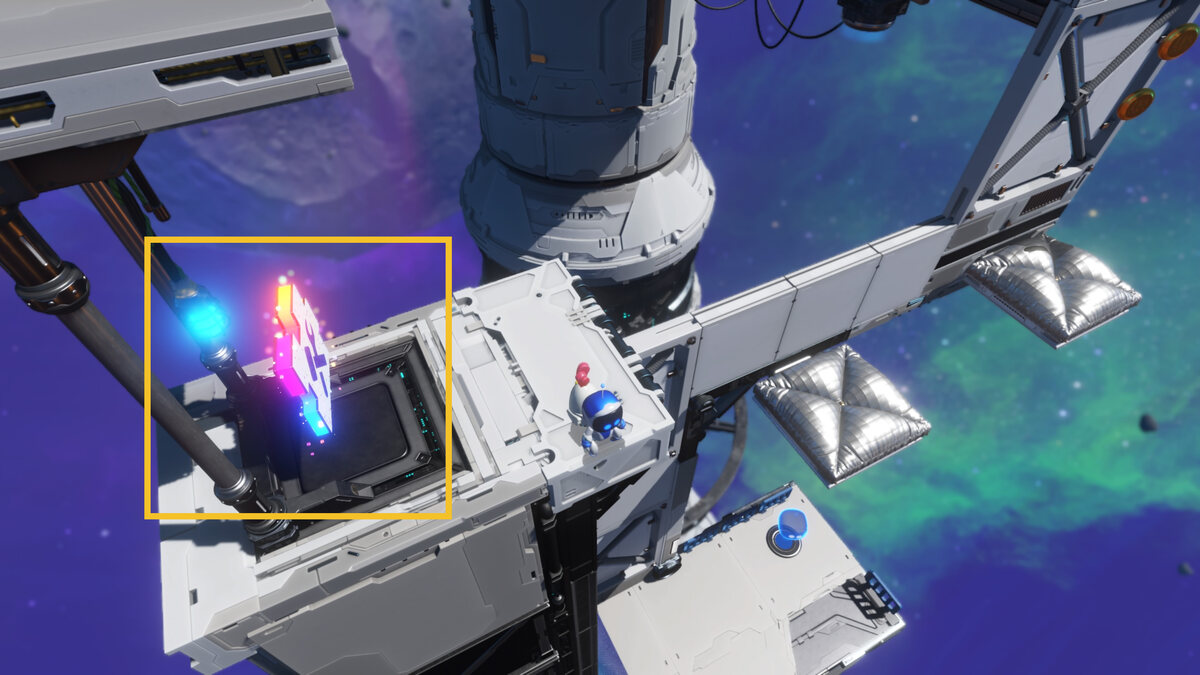 Astro Bot Orbital Blitz: Astro exploring a level in orbit.