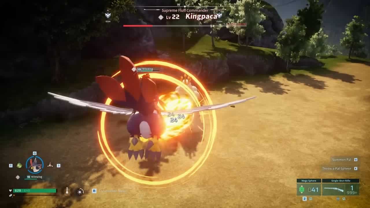 A flying Pal with fire powers fights Kingpaca in Palworld