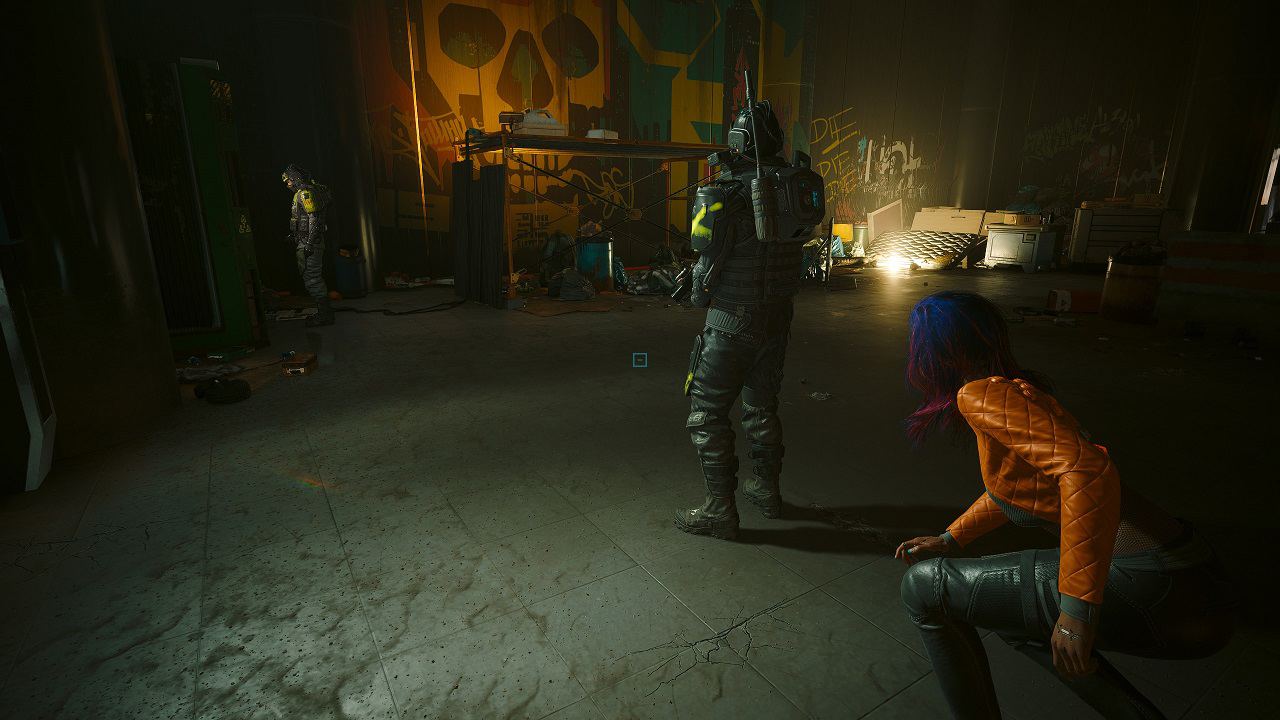 Cyberpunk 2077 Phantom Liberty review - An image of the player sneaking behind a guard in the game.