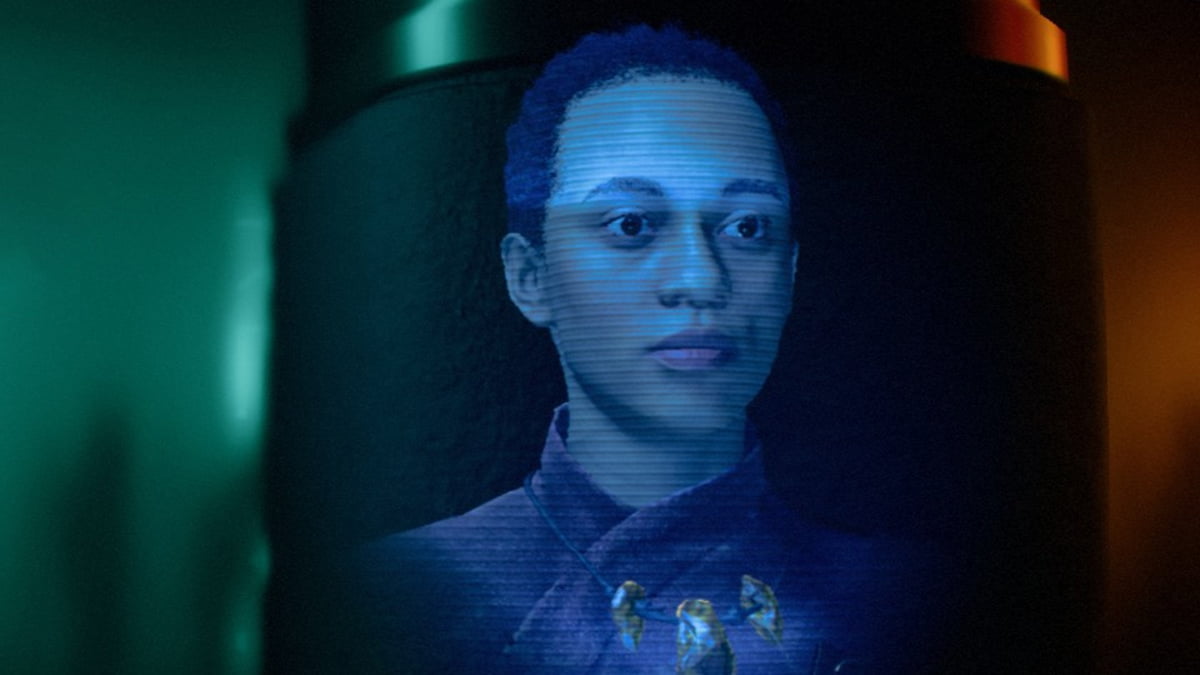 Image of a holographic projection of Selo, an Expert in Star Wars Outlaws.