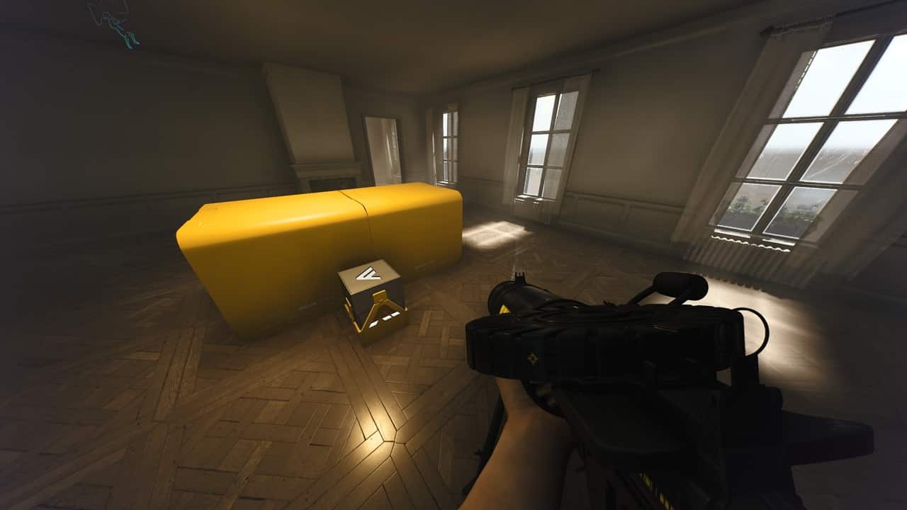 The Finals TFLA0003 error - A player next to a yellow box in an empty room. Image captured by VideoGamer.