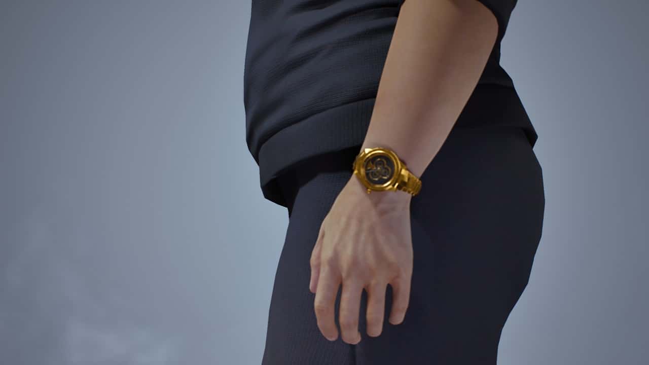 An image of a gold watch from The Finals that tells the actual time. Image captured by VideoGamer.