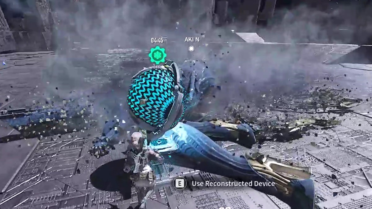 A player interacts with the Reconstructed Device in The First Descendant.