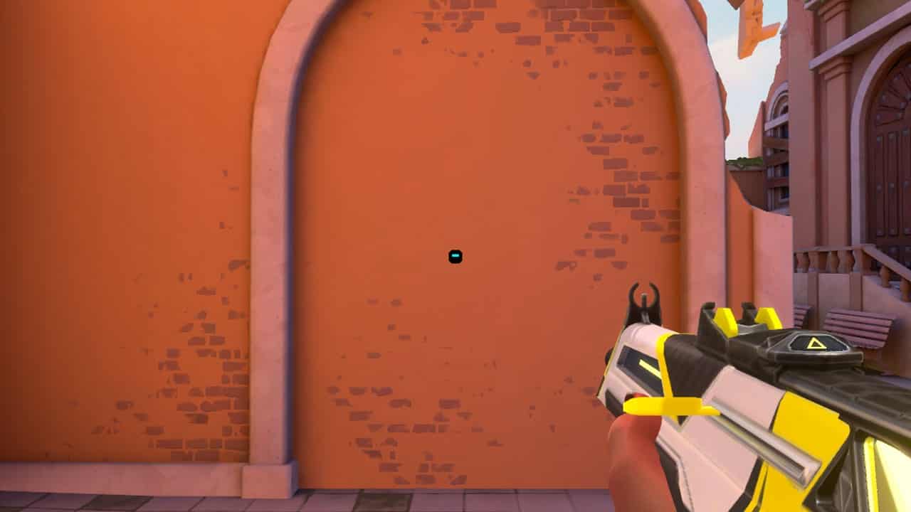 Valorant crosshair codes: An image of a Among Us crosshair. Image captured by VideoGamer.