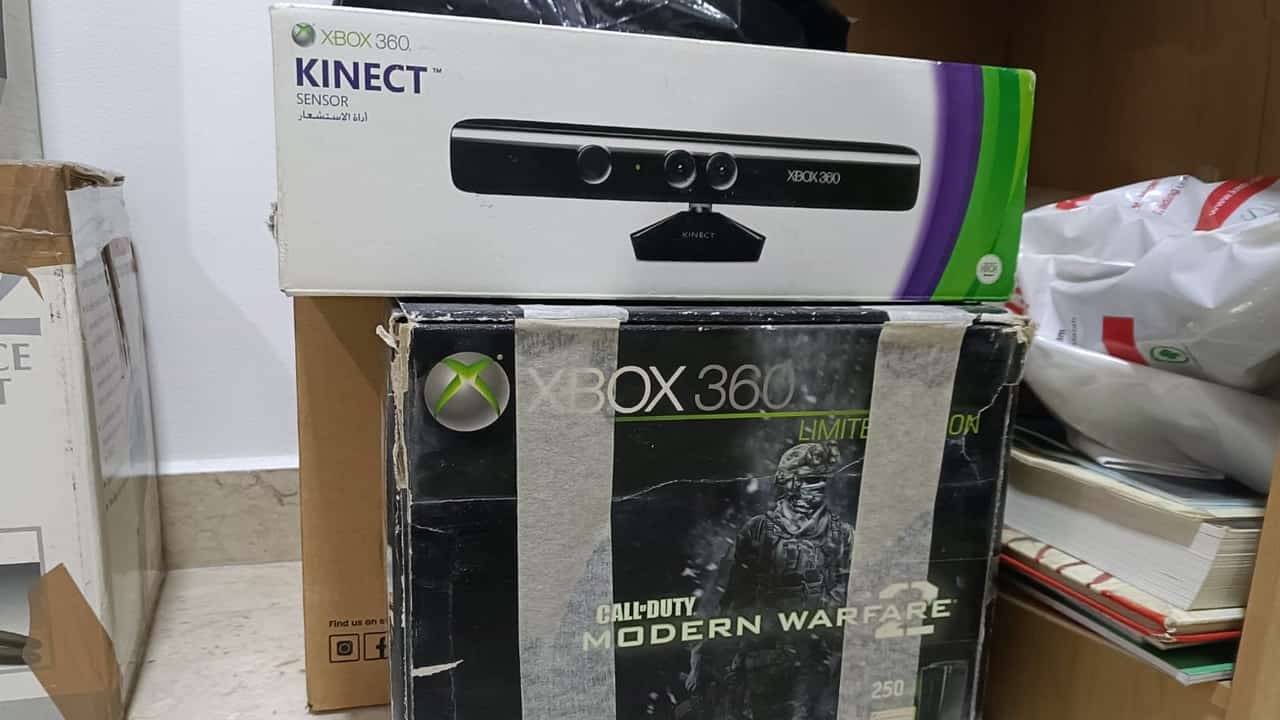 An image of the Xbox 360 and Kinect in their boxes. Image captured by VideoGamer.