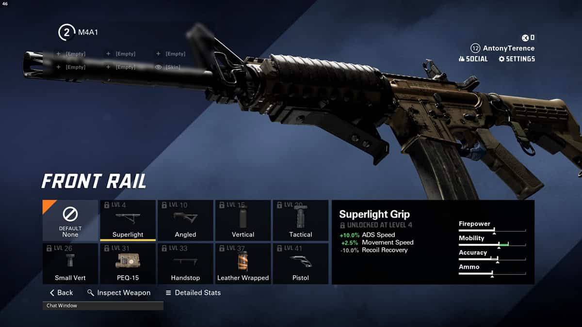 A player checks the Superlight front rail for the M4A1 in the game.